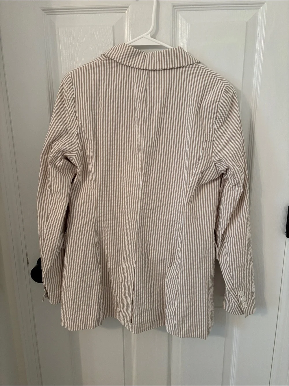 Jones New York Beige and White Striped Seersucker Blazer